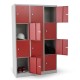 Vestiaire Multicases 12 cases rouge, portes ouvertes avec accessoires